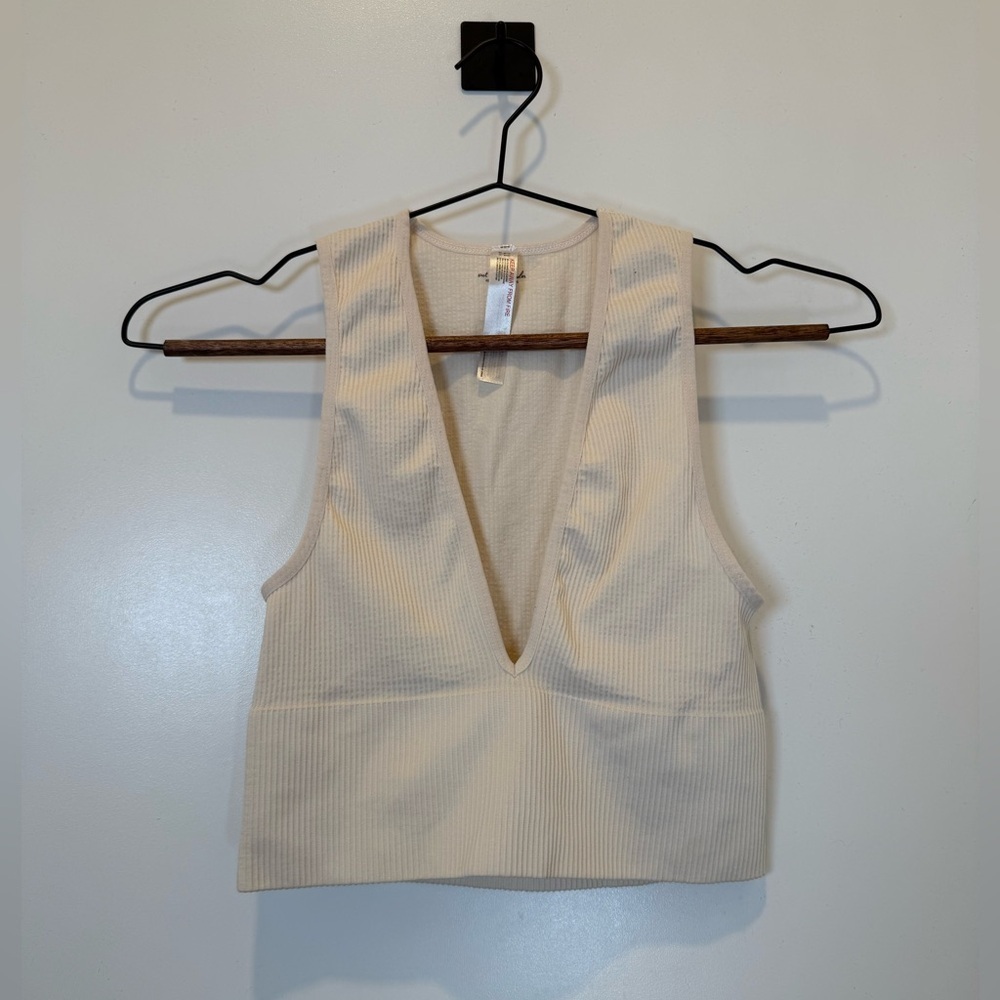 Urban Outfitters Cream Sleeveless V-Neck Women's Ribbed Bralette Top